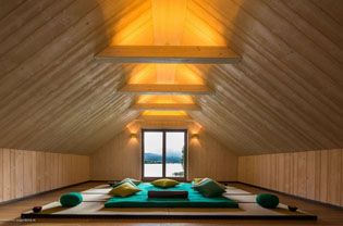 水畔被動房內景